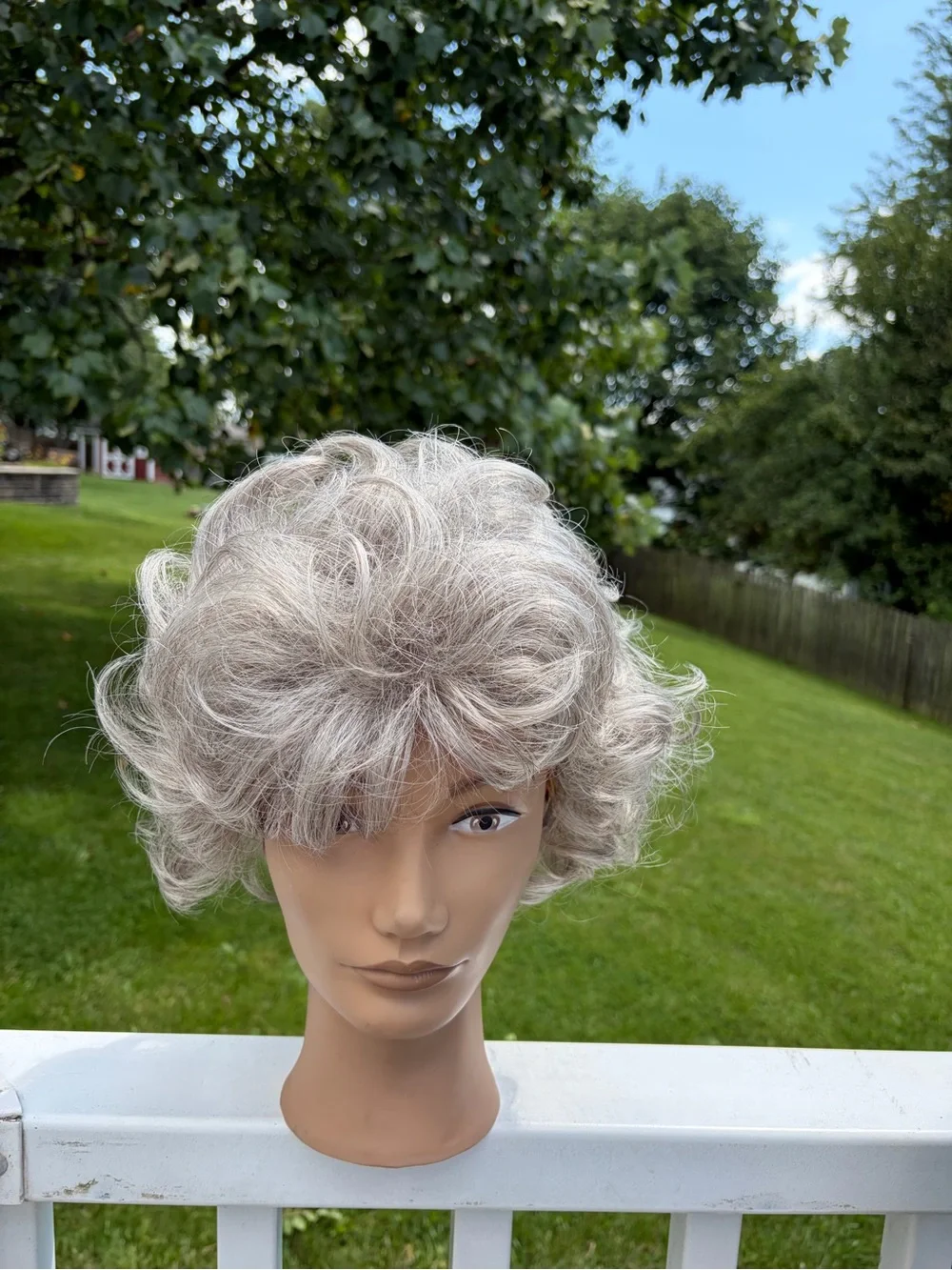 Retro Paula young silver gray curled synthetic wig